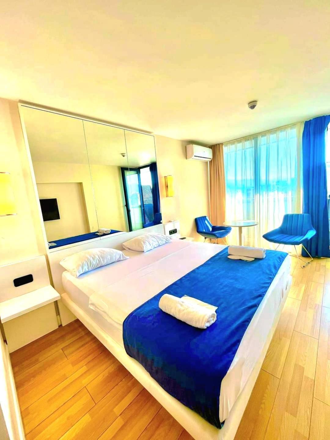 Appartamento Orbi City A D Batumi Esterno foto