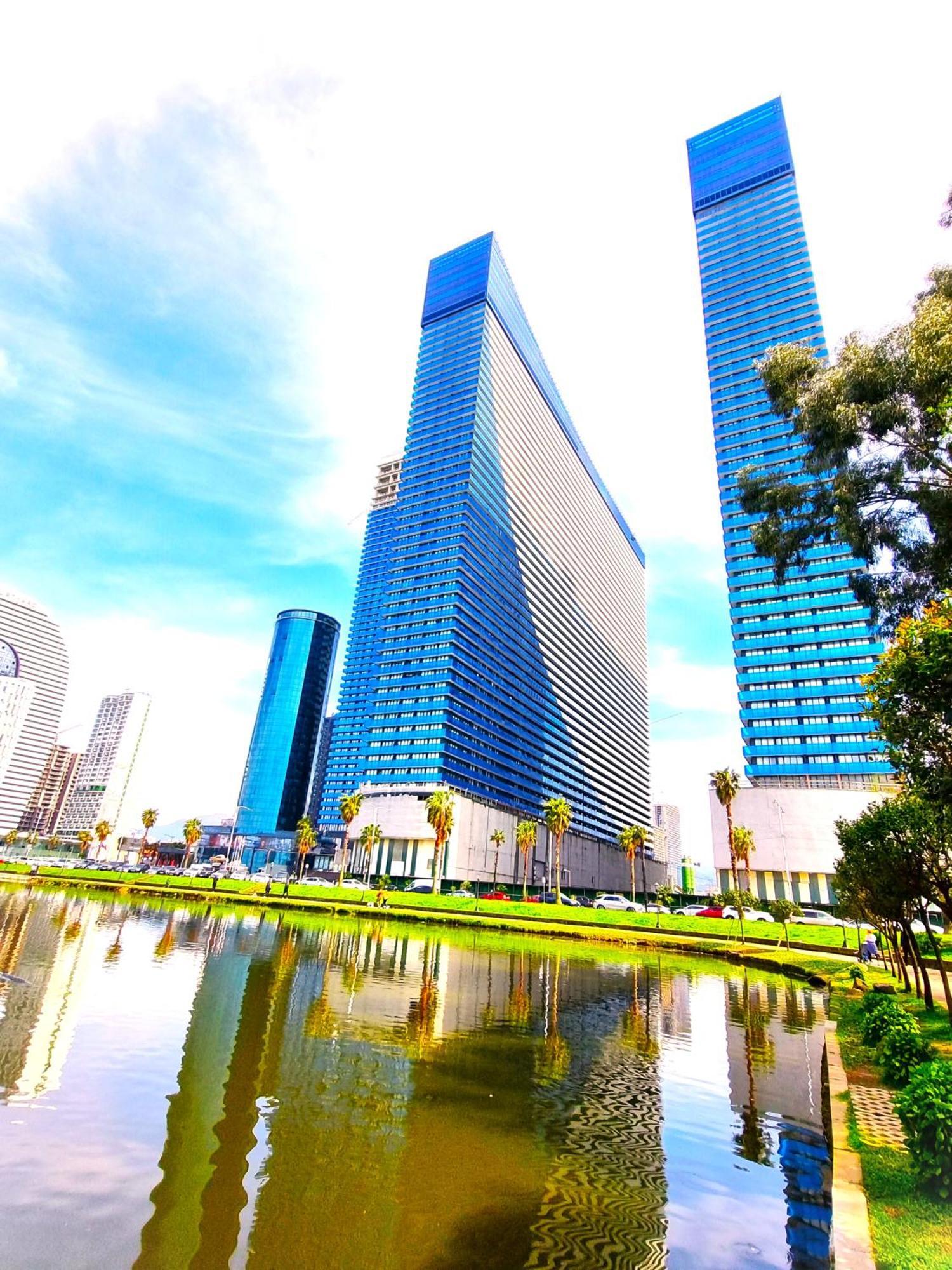 Appartamento Orbi City A D Batumi Esterno foto